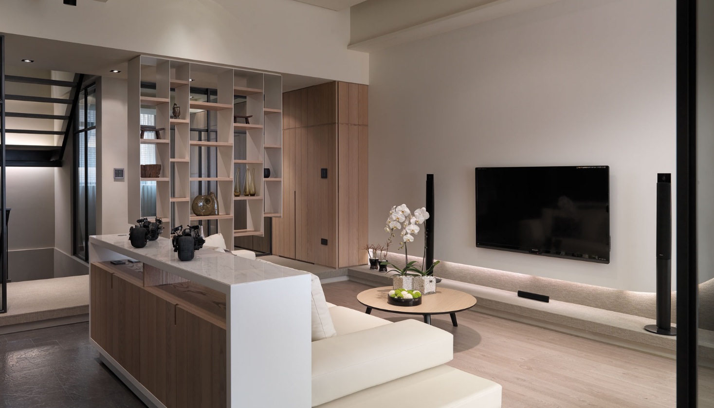 white-modern-living-room-design